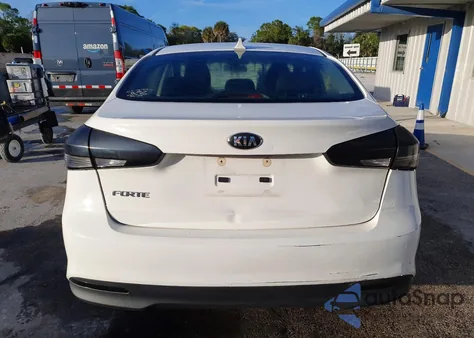 2018 Kia Forte Lx z USA, uszkodzony, nr VIN 3KPFK4A72JE243535
